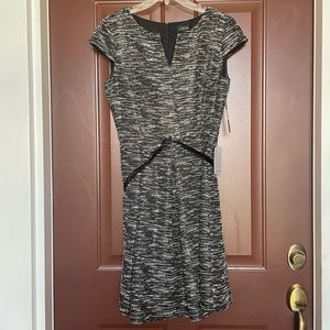 Tahari Arthur S. Levine Black and White Capped Sleeve Dress. Sz 10. NWT